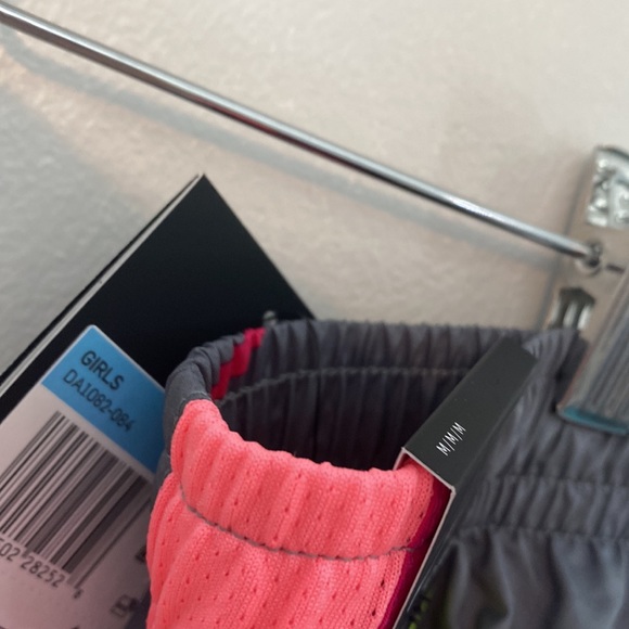 Nike Girls Running Shorts Size M NWT - Picture 3 of 3